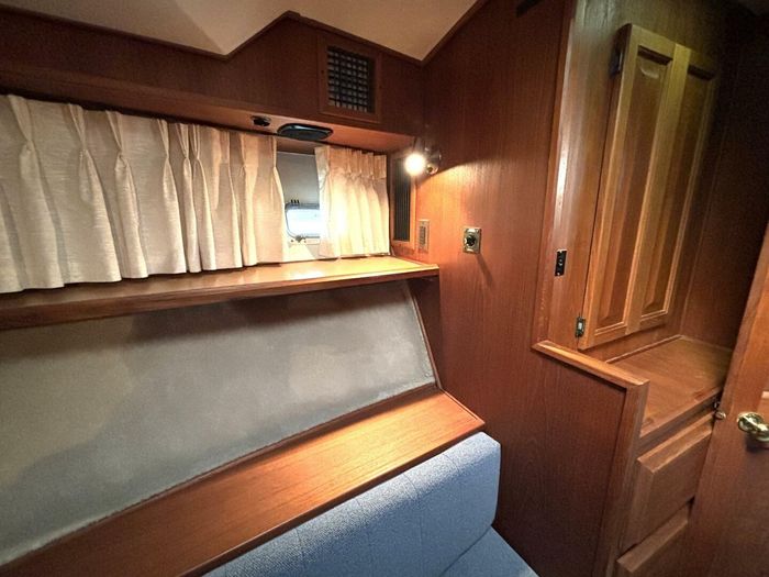 1987 Viking Yachts Motor Yacht Photo 55 sur 76