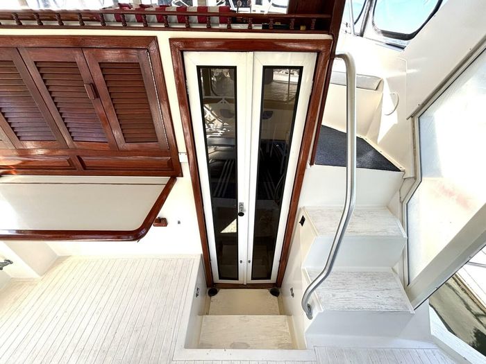 1987 Viking Yachts Motor Yacht Photo 39 sur 76