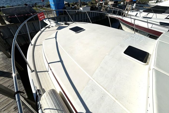 1987 Viking Yachts Motor Yacht Photo 10 sur 76