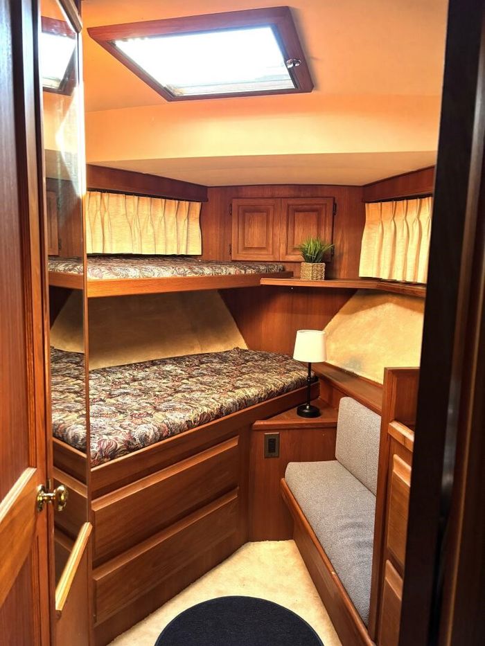 1987 Viking Yachts Motor Yacht Photo 56 sur 76