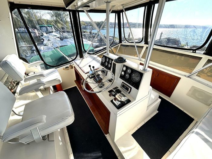 1987 Viking Yachts Motor Yacht Photo 27 sur 76