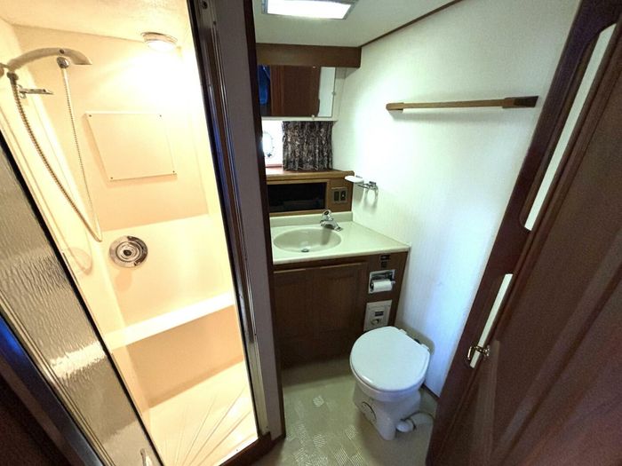 1987 Viking Yachts Motor Yacht Photo 57 sur 76