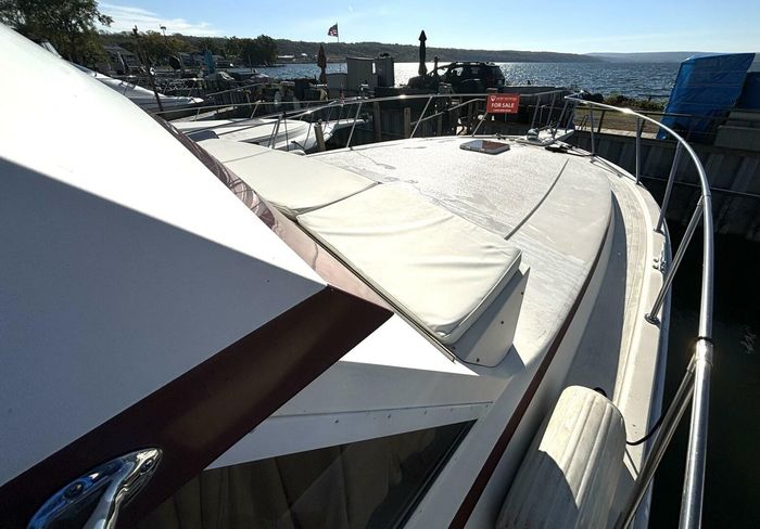 1987 Viking Yachts Motor Yacht Photo 15 sur 76