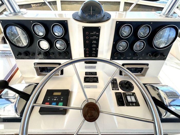 1987 Viking Yachts Motor Yacht Photo 30 sur 76