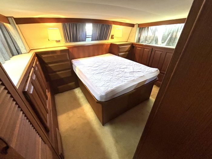 1987 Viking Yachts Motor Yacht Photo 59 sur 76