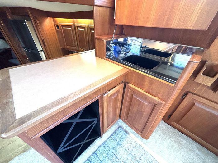1987 Viking Yachts Motor Yacht Photo 45 sur 76
