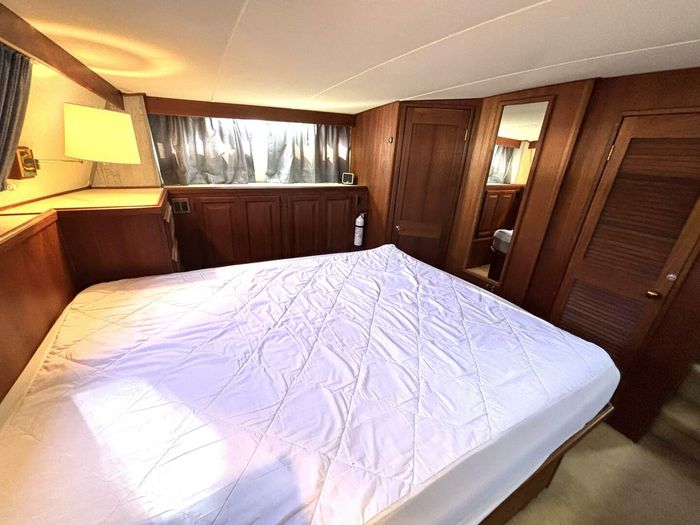 1987 Viking Yachts Motor Yacht Photo 60 sur 76