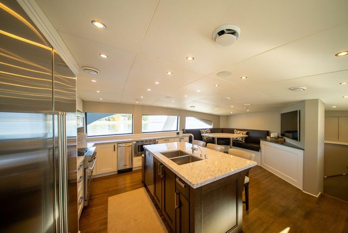 1992 Crescent Yachts Tri-Deck Photo 28 of 110