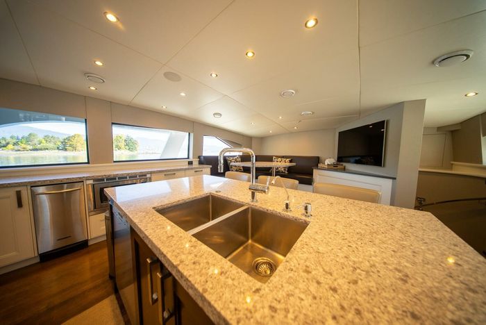 1992 Crescent Yachts Tri-Deck Photo 29 of 110