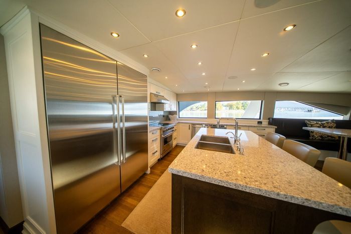 1992 Crescent Yachts Tri-Deck Photo 31 of 110