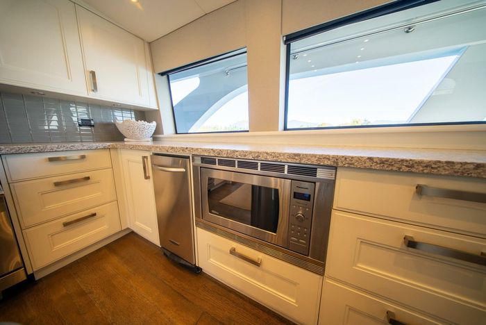 1992 Crescent Yachts Tri-Deck Photo 32 of 110