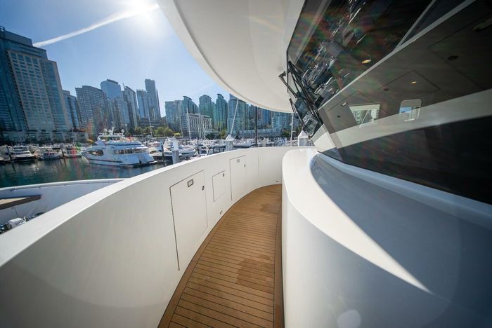 1992 Crescent Yachts Tri-Deck Photo 11 of 110