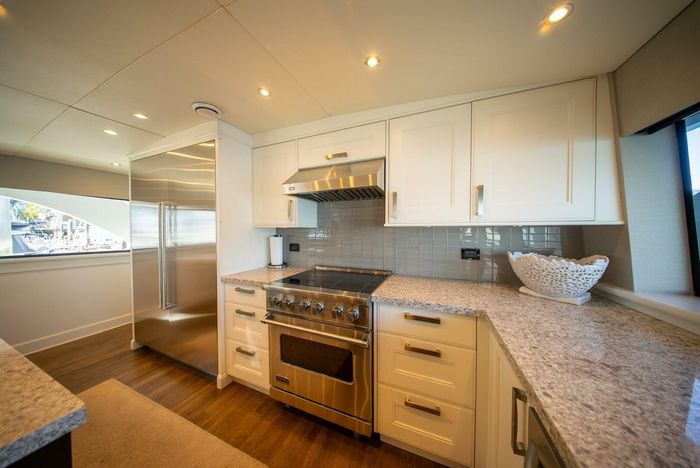 1992 Crescent Yachts Tri-Deck Photo 33 of 110