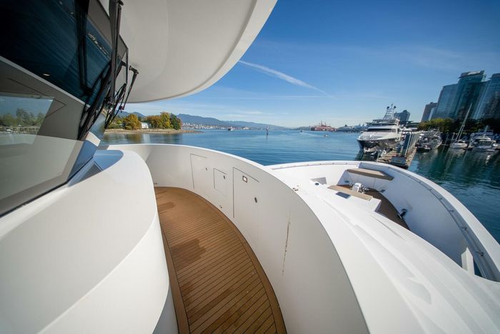 1992 Crescent Yachts Tri-Deck Photo 12 of 110