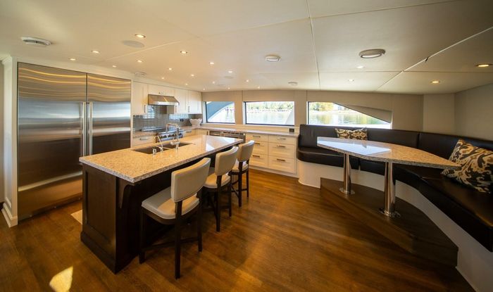 1992 Crescent Yachts Tri-Deck Photo 35 of 110