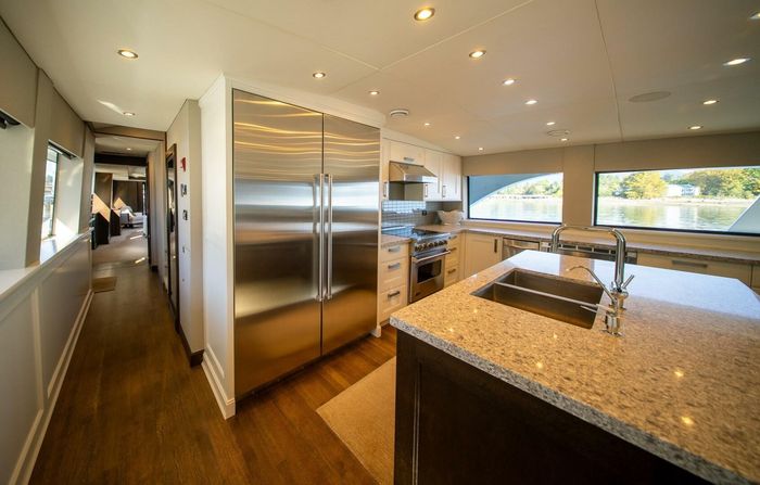 1992 Crescent Yachts Tri-Deck Photo 36 of 110