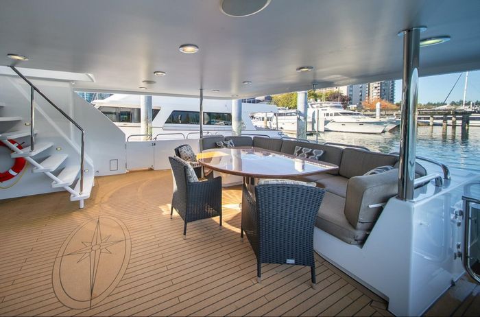 1992 Crescent Yachts Tri-Deck Photo 14 of 110