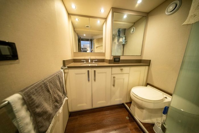 1992 Crescent Yachts Tri-Deck Photo 102 of 110