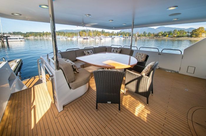 1992 Crescent Yachts Tri-Deck Photo 15 of 110