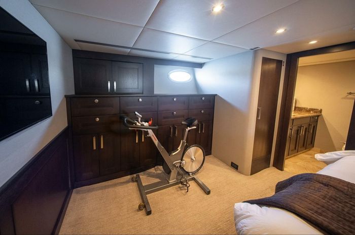 1992 Crescent Yachts Tri-Deck Photo 38 of 110