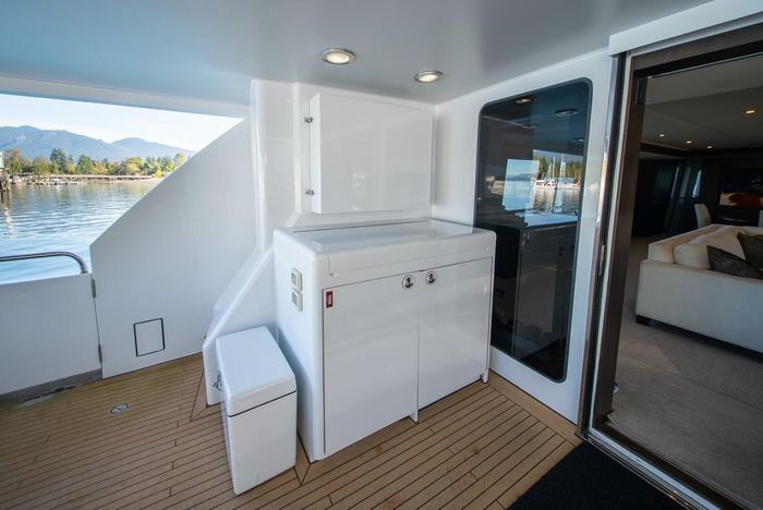 1992 Crescent Yachts Tri-Deck Photo 16 of 110