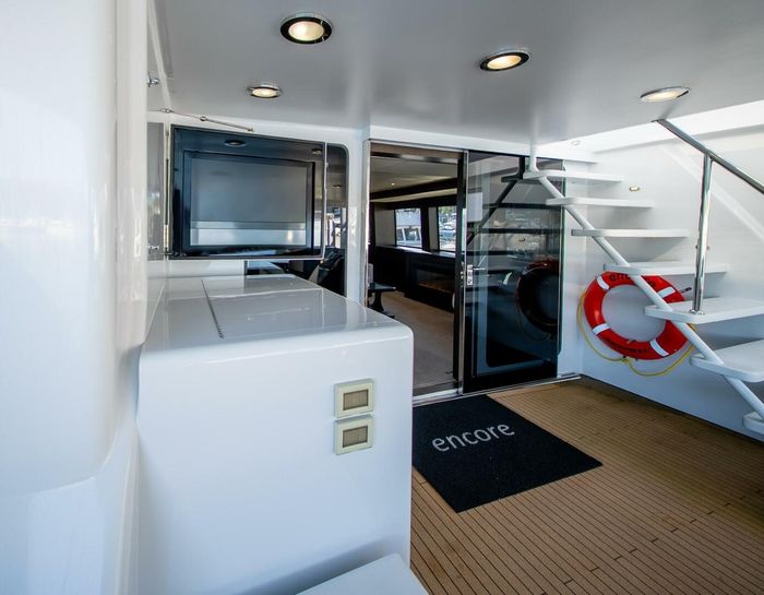 1992 Crescent Yachts Tri-Deck Photo 17 of 110
