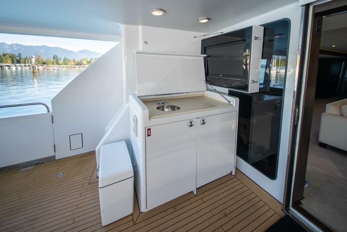 1992 Crescent Yachts Tri-Deck Photo 18 of 110