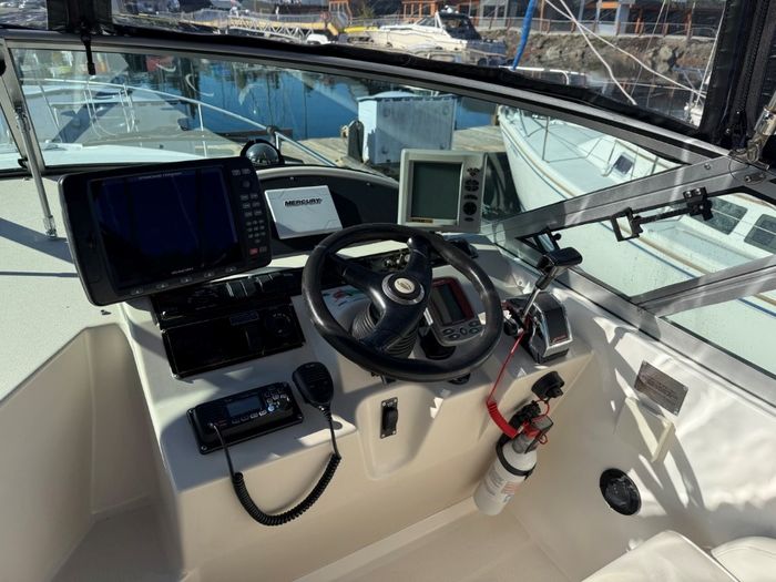 Cruisers Yachts 2870 Express 2000 Used Boat for Sale in Nanaimo ...