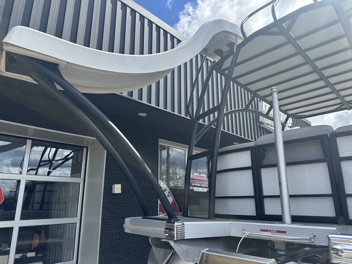 2023 Bennington 25 SXSRTD Top Deck Waterslide 175HP Yamaha VMAX SH Photo 11 of 54