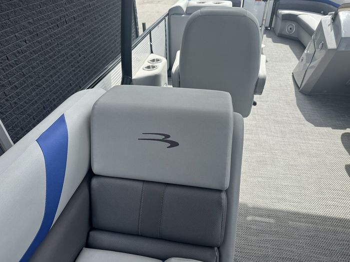 2023 Bennington 25 SXSRTD Top Deck Waterslide 175HP Yamaha VMAX SH Photo 22 of 54