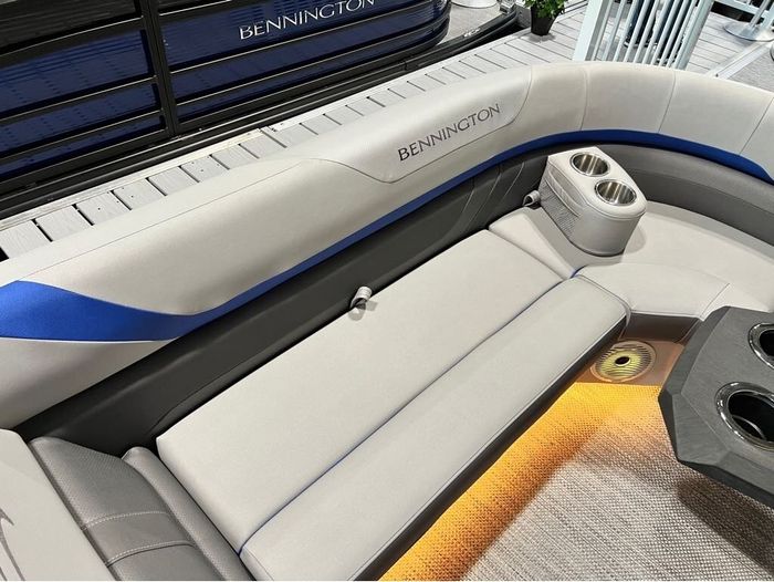 2023 Bennington 25 SXSRTD Top Deck Waterslide 175HP Yamaha VMAX SH Photo 42 of 54