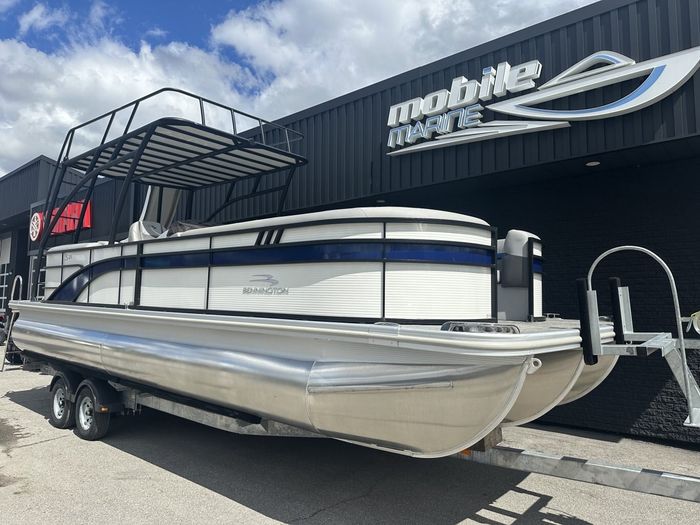 2023 Bennington 25 SXSRTD Top Deck Waterslide 175HP Yamaha VMAX SH Photo 4 of 54