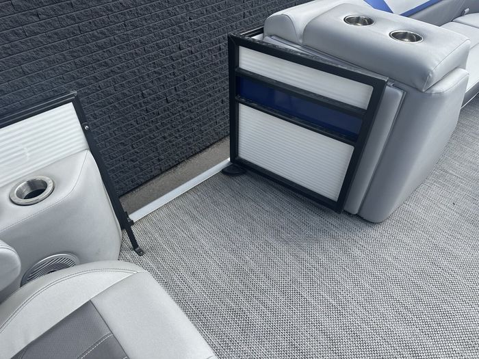 2023 Bennington 25 SXSRTD Top Deck Waterslide 175HP Yamaha VMAX SH Photo 33 of 54