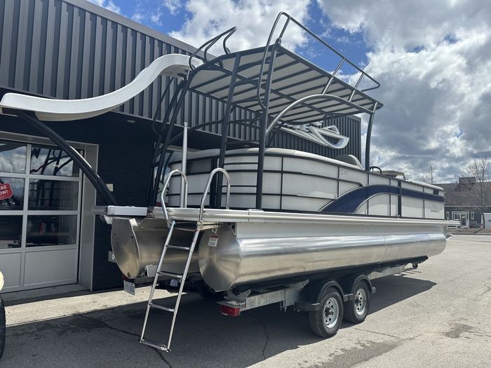 2023 Bennington 25 SXSRTD Top Deck Waterslide 175HP Yamaha VMAX SH Photo 5 of 54