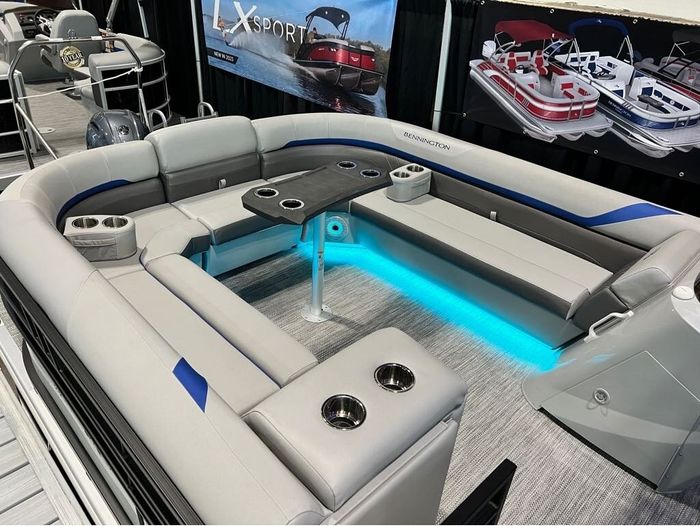 2023 Bennington 25 SXSRTD Top Deck Waterslide 175HP Yamaha VMAX SH Photo 44 of 54