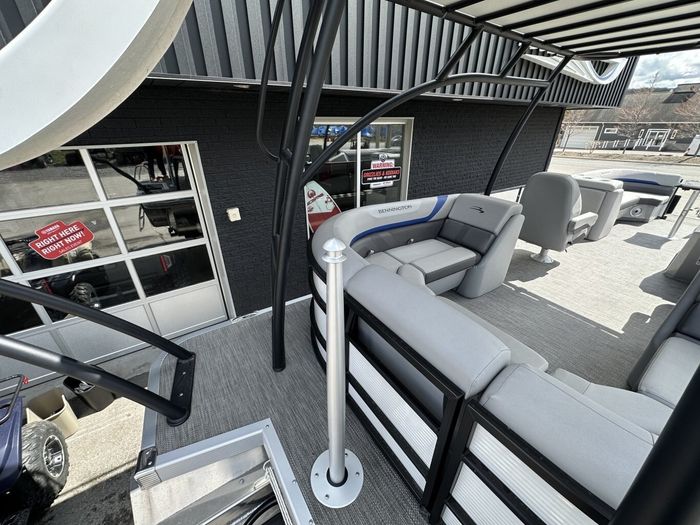 2023 Bennington 25 SXSRTD Top Deck Waterslide 175HP Yamaha VMAX SH Photo 15 of 54