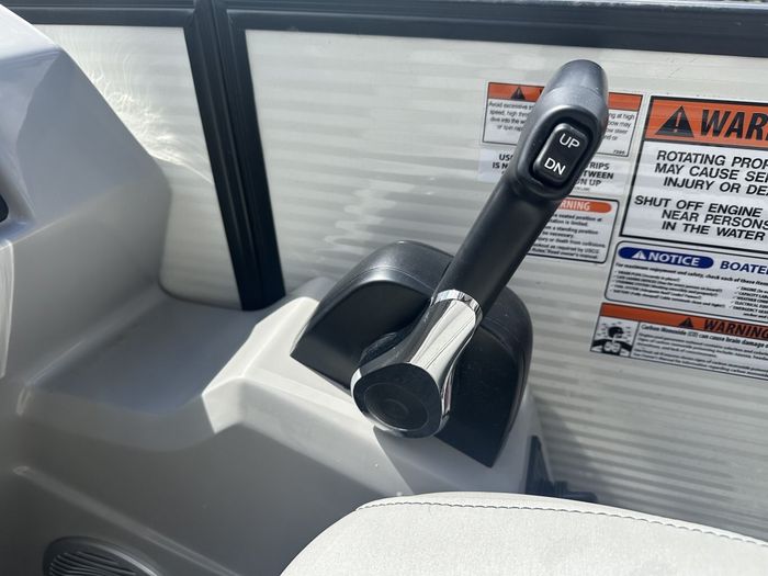 2023 Bennington 25 SXSRTD Top Deck Waterslide 175HP Yamaha VMAX SH Photo 26 of 54