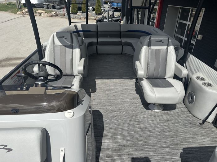 2023 Bennington 25 SXSRTD Top Deck Waterslide 175HP Yamaha VMAX SH Photo 16 of 54