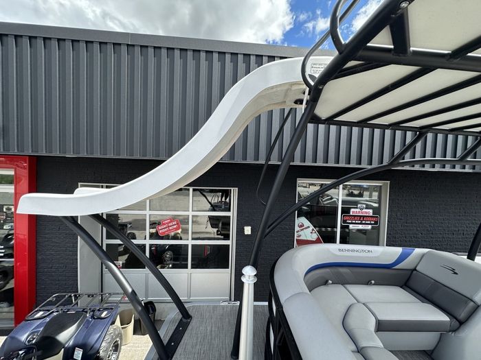 2023 Bennington 25 SXSRTD Top Deck Waterslide 175HP Yamaha VMAX SH Photo 7 of 54
