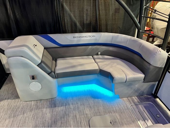 2023 Bennington 25 SXSRTD Top Deck Waterslide 175HP Yamaha VMAX SH Photo 46 of 54
