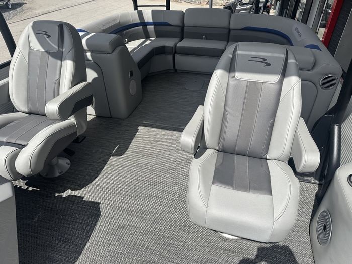 2023 Bennington 25 SXSRTD Top Deck Waterslide 175HP Yamaha VMAX SH Photo 17 of 54