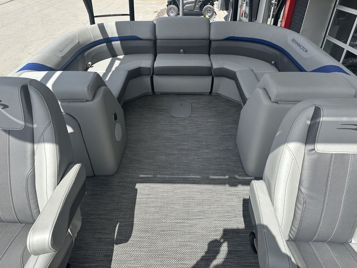 2023 Bennington 25 SXSRTD Top Deck Waterslide 175HP Yamaha VMAX SH Photo 18 of 54