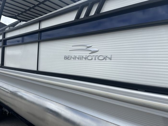 2023 Bennington 25 SXSRTD Top Deck Waterslide 175HP Yamaha VMAX SH Photo 9 of 54