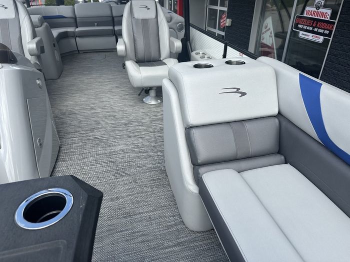 2023 Bennington 25 SXSRTD Top Deck Waterslide 175HP Yamaha VMAX SH Photo 38 of 54