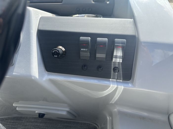 2023 Bennington 25 SXSRTD Top Deck Waterslide 175HP Yamaha VMAX SH Photo 29 of 54