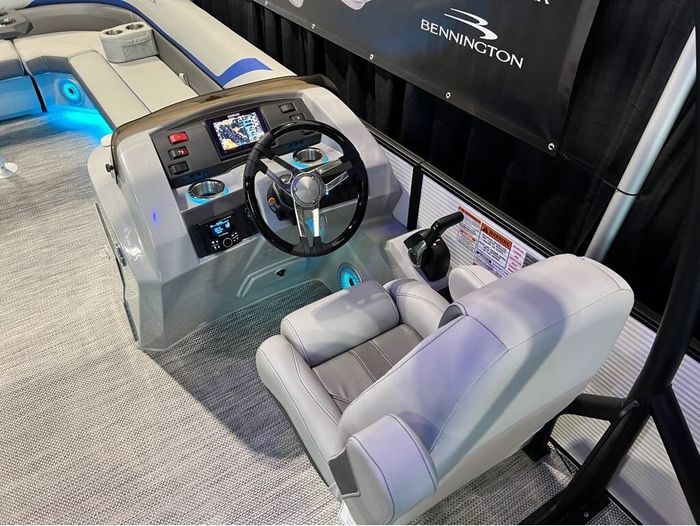 2023 Bennington 25 SXSRTD Top Deck Waterslide 175HP Yamaha VMAX SH Photo 49 of 54