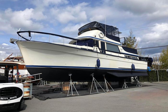 1981 Tollycraft 48 Cockpit Motor Yacht Photo 5 of 53