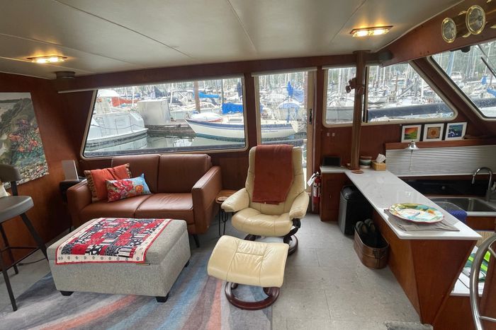 1981 Tollycraft 48 Cockpit Motor Yacht Photo 11 of 53