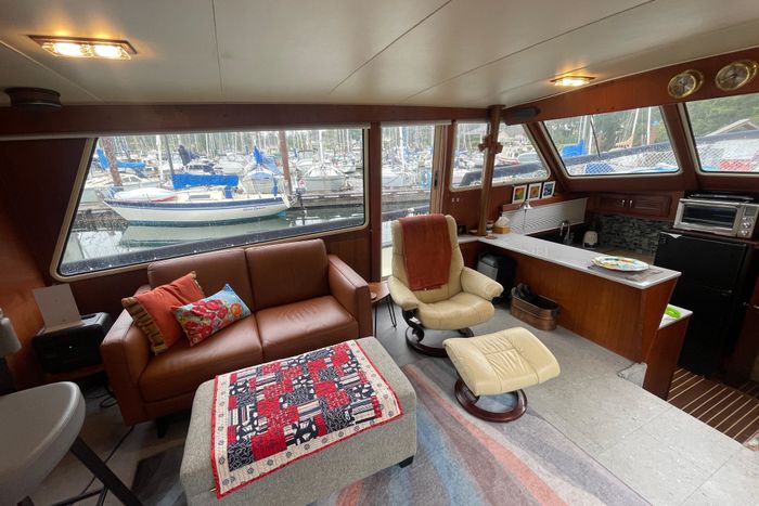 1981 Tollycraft 48 Cockpit Motor Yacht Photo 13 of 53