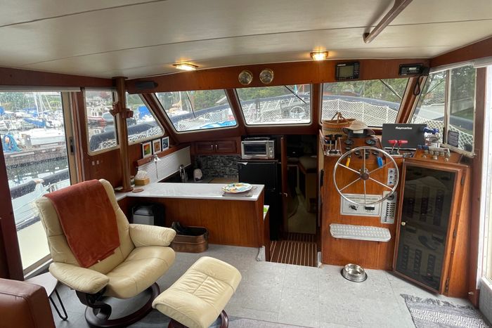 1981 Tollycraft 48 Cockpit Motor Yacht Photo 14 of 53